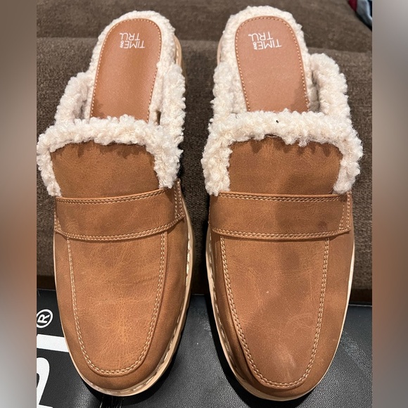 Tan Time and Tru faux leather women's Mules with faux shearling Lining. Size 10 - Picture 8 of 8